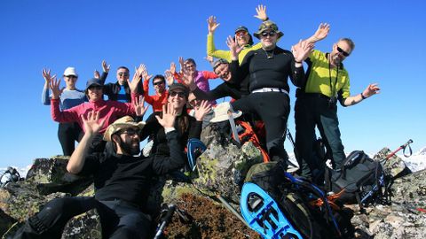 Club de Montaa. El pasado fin de semana un total de 12 miembros del Club de Montaa coronaron la cumbre del Valgran (en Cantabria), dentro de una travesa que se alarg durante 17 kilmetros