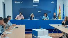 Teresa Mallada, presidenta del PP de Asturias, durante la reunin con los Presidentes de las Comisiones de Estudio de los populares asturianos y la vicesecretaria de estrategia y programa electoral Beatriz Polledo