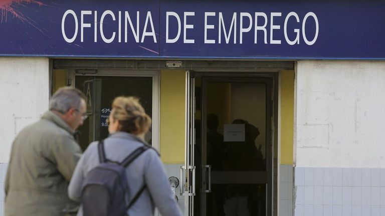 El Gobierno rectifica y suprime la obligación de que los desempleados hagan la declaración de la renta