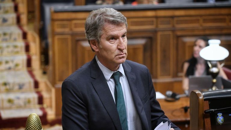Feijoo se abre a modificar el Código Penal para ampliar los delitos que conllevan la expulsión de inmigrantes regulares