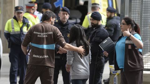 Un joven mata a un profesor en un ataque con una y un machete en un instituto de Barcelona