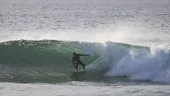 Imagen de archivo de un surfista en Porto do Son