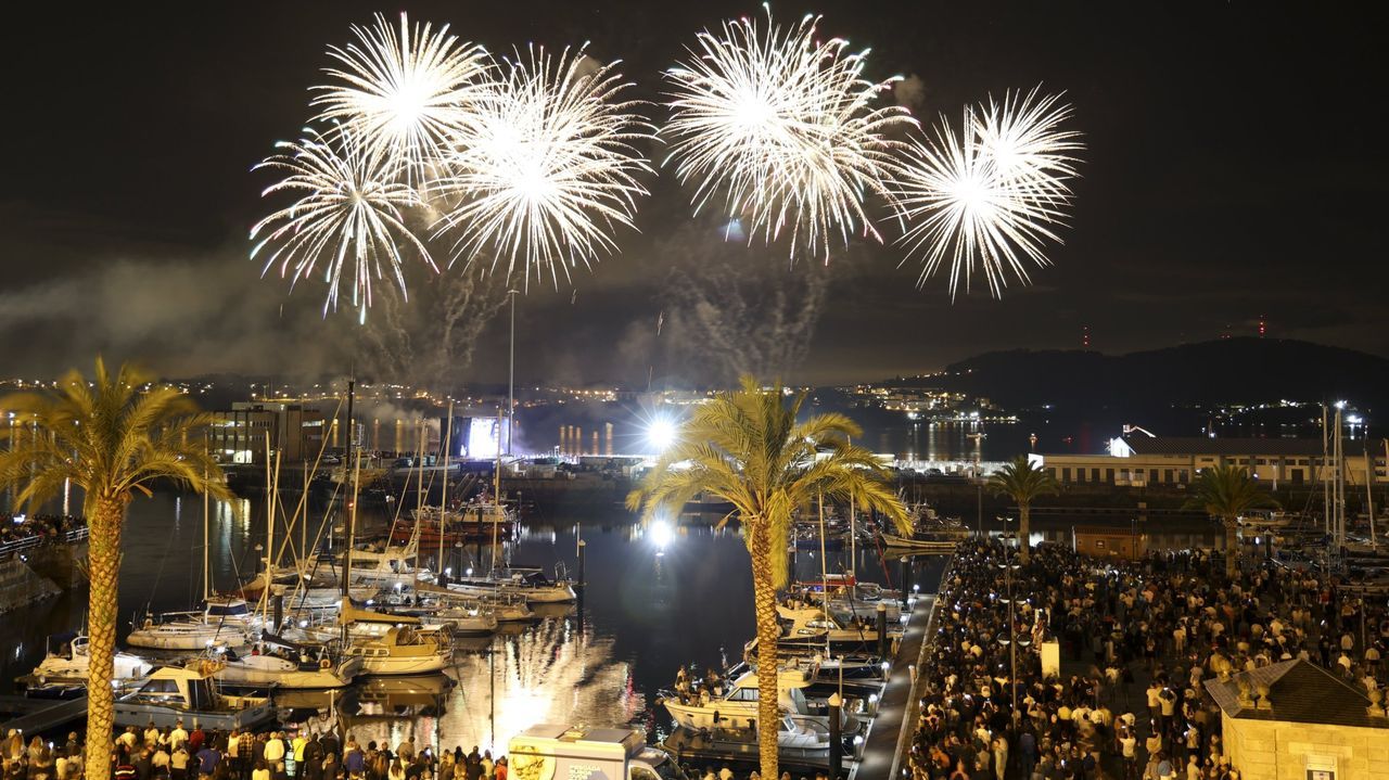 As son las termas de A Chavasqueira de Ourense, reconstruidas y reabiertas.Espectculo de pirotecnia del Puerto de Ferrol en las fiestas del ao pasado.