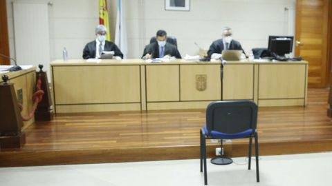 En una imagen de archivo, magistrados de la seccin sexta de la Audiencia Provincial, con sede en Santiago, durante la celebracin de un juicio