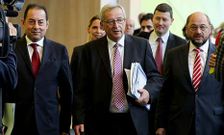 Juncker en el centro y Schulz a la derecha, dos viejas figuras de la poltica europea. 