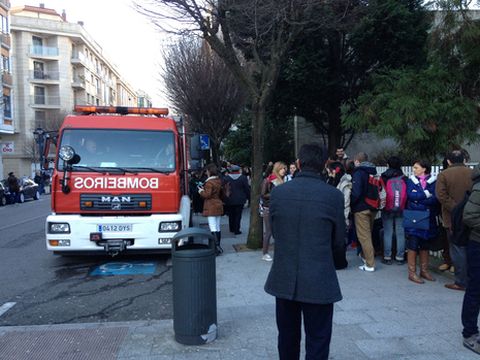 Los bomberos sofocaron el fuego en el IES Politcnico de Vigo