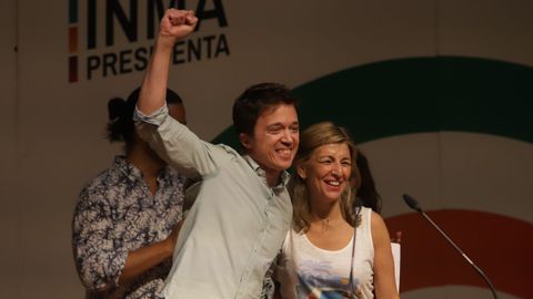Errejón y Díaz se fundieron en un abrazo durante el mitin que compartieron hoy en Málaga.