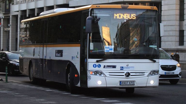Despedido un conductor de autobús por no usar una app de trabajo que no sabía manejar: deberán pagarle 44.000 euros