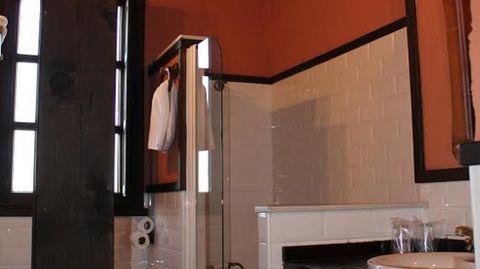 Cuarto de baño en el Hotel Playa de las Llanas.Cuarto de baño en el Hotel Playa de las Llanas
