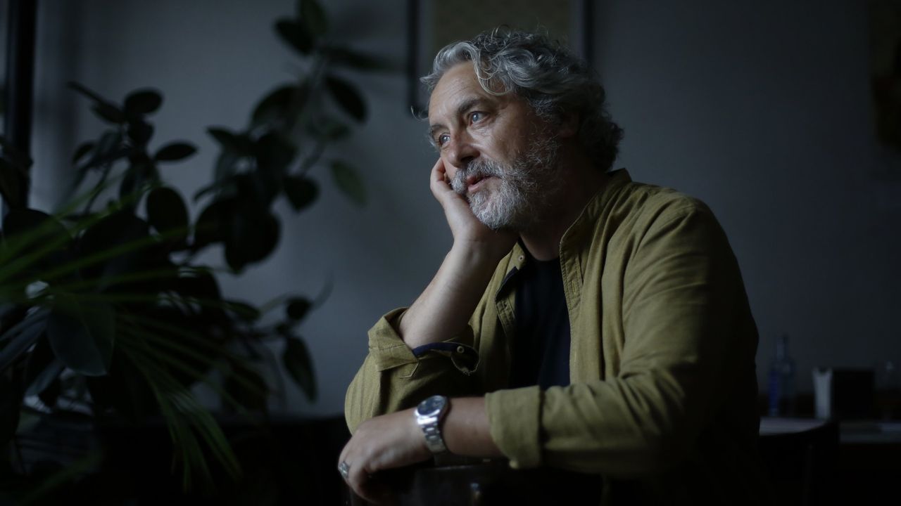 Pleno da RAG en Vigo por Xela Arias.Os membros actuais do grupo vigus Desertores