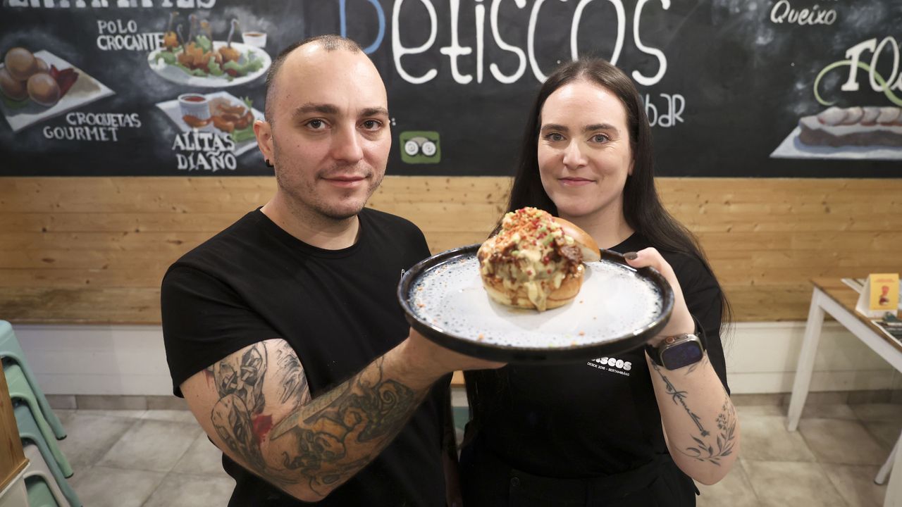 PETISCOS GASTROBAR BERTAMIR�NS, AMES 
Juan y Ant�a han cumplido una d�cada al frente de un local que ya ha tenido varios �xitos en los campeonatos de Espa�a de hamburguesas.