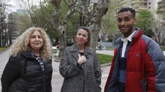 Amrica Lpez, responsable en Ourense del programa de acogida con Mnica Gonzlez y Hemdan Larosi, que colaboran en el proyecto