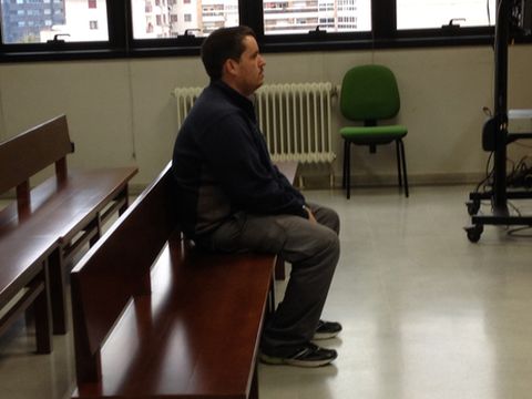 El acusado Fernando C.S., en la vista que se ha celebrado esta ma�ana en la Quinta Secci�n de la Audiencia de Pontevedra, con sede en Vigo