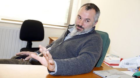 El profesor de la Universidade de Santiago (USC) Luciano Méndez, sancionado por vejar a dos alumnas haciendo comentarios en clase sobre sus escotes