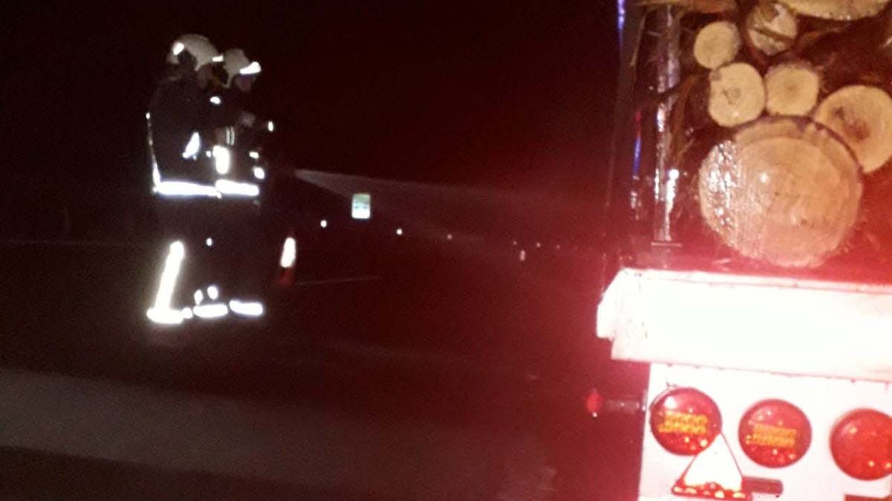 Whatsapp Video 2022-12-02 At 11.38.18.Incendio de un camión en la Autovía del Cantábrico
