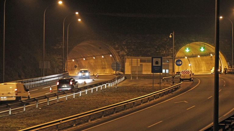 Cierra parte del túnel de la AP-9 en Candeán y añade más dificultades de acceso a Vigo con las obras de la VG-20 y la avenida de Madrid