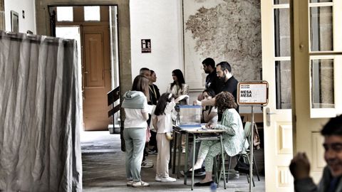 Jornada de votación en el IES Otero Pedrayo de Ourense.