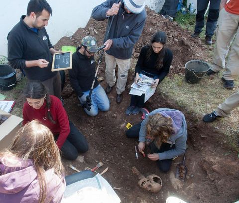 En la exhumacin intervinieron forenses argentinos formados en la bsqueda de desaparecidos. 
