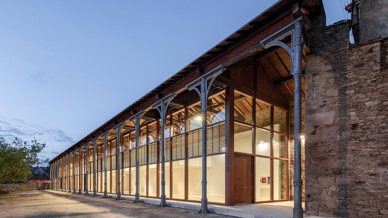 Obras de Santiago y Teo premiadas en los II Premios Pr&oacute;ximos de Arquitectura.Fotograma de &laquo;Bego&ntilde;a Caama&ntilde;o. Navegar no pracer azul&raquo;