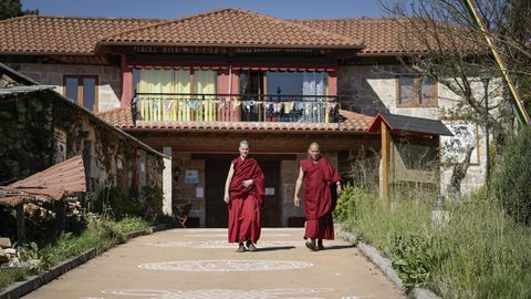 Cierre del monasterio budista de San Amaro.La monja Tenzing Palmo y el lama Gueshe Lobsang Yeshe en Ventoselo