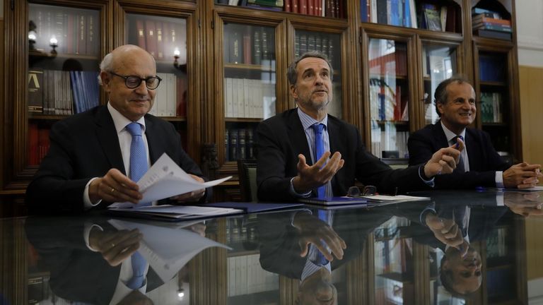 El fiscal de Seguridad Laboral de la Fiscalía del Estado (centro) entre el fiscal superior de Galicia y el fiscal delegado de Seguridad Laboral en la comunidad.
