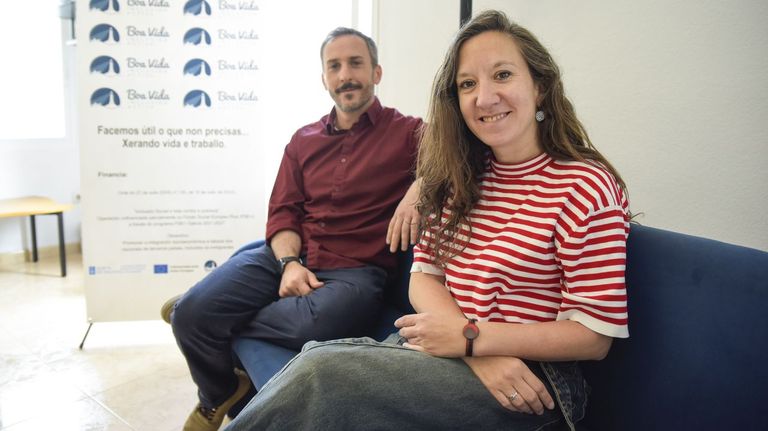 Natalia y Emiliano, de la oenegé Ecos do Sur: «Aquí y ahora, cada día escuchamos algo que es odio puro, hay que combatirlo»