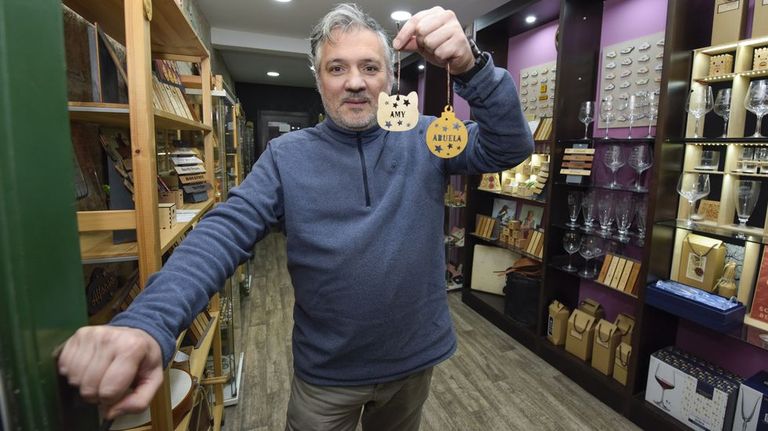 Los festivos y domingos de diciembre en el comercio local: «Pringo yo que soy el dueño, a la empleada no la hago venir»