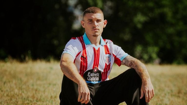 Santi Samanes, futbolista del Lugo: «Hay que ir al área pensando que te va a caer el balón, siempre estoy preparado»