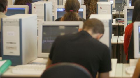 Imagen de archivo de una clase de informática en Ferrol