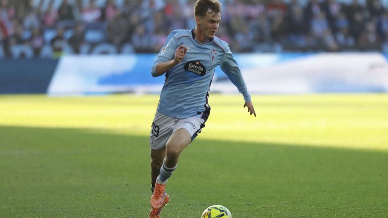 La suerte del Celta con Williot, el jugador feliz e impasible que puede ser confundido con un turista