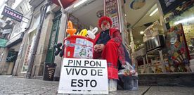 Don Pin Pon, en la calle Peregrina de Pontevedra, donde es ya un clsico entre nios, padres y uno ms entre los que all trabajan. 