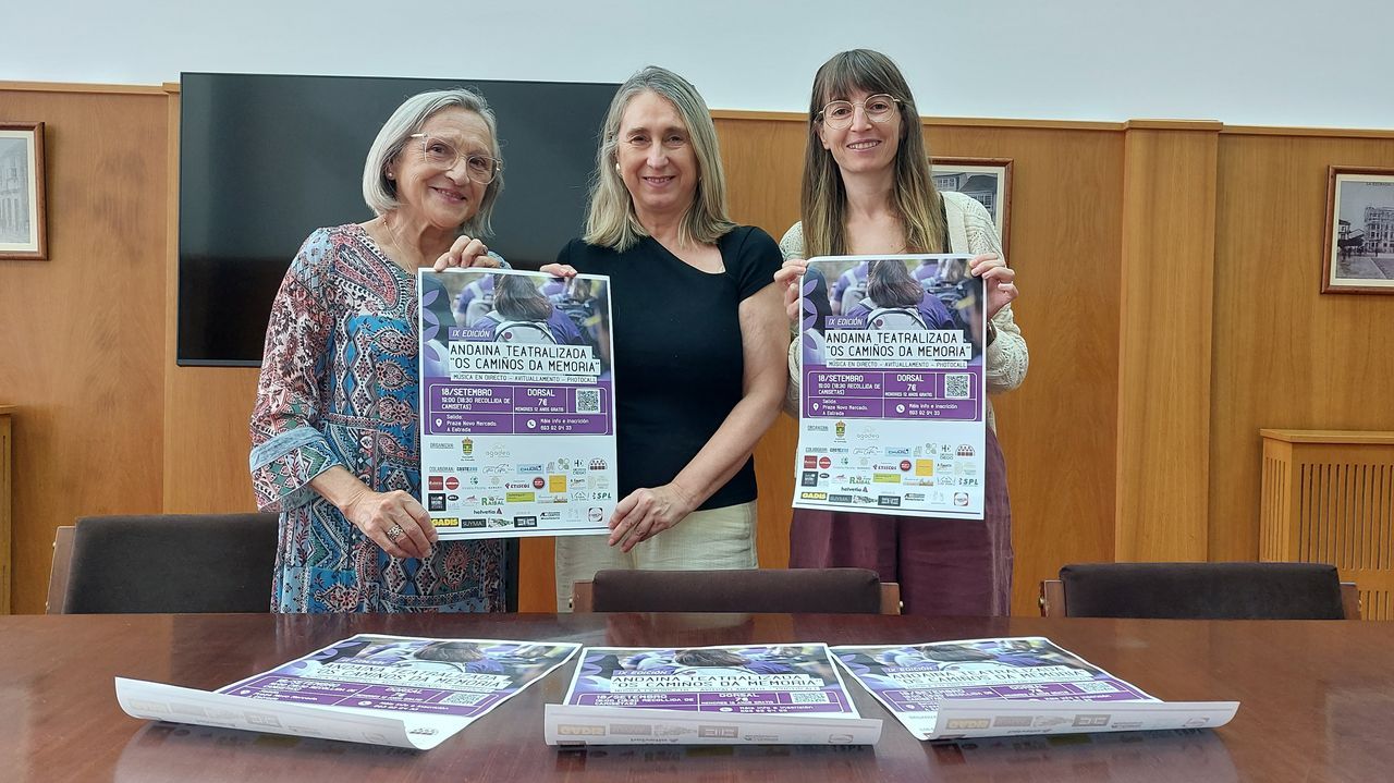 Miquel Fornera hace el Camino de Santiago vestido de legionario para promocionar su libro �Cadenas de Hierro�.Familia Pose Otero. De izquierda a derecha: Paz Otero, Paz Pose Otero, F�lix Pose Otero y Jos� Manuel Pose. Los cuatro son odont�logos