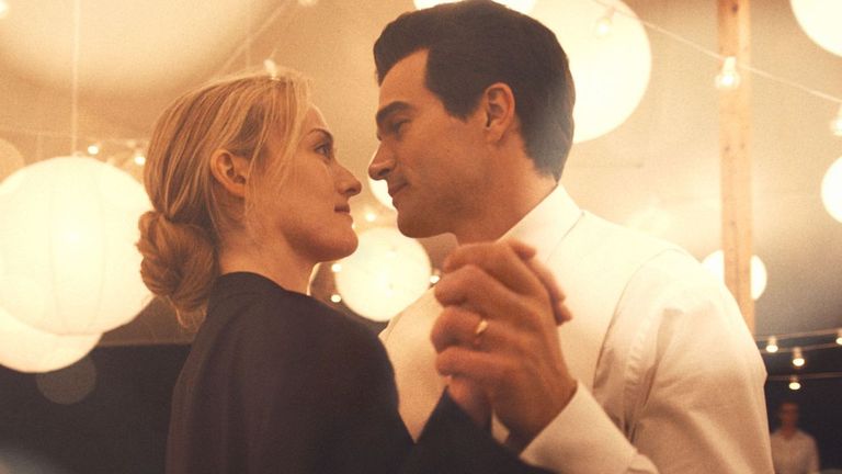 «Love Story: John F. Kennedy Jr. y Carolyn Bessette»: Antes de Instagram ya existía el espectáculo de la intimidad