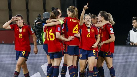 La selección femenina celebra un gol en la final de la Nations League