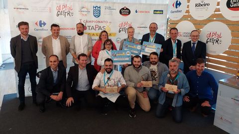 Foto de familia de algunos de los premiados en el Campeonato de Tapas de Galicia