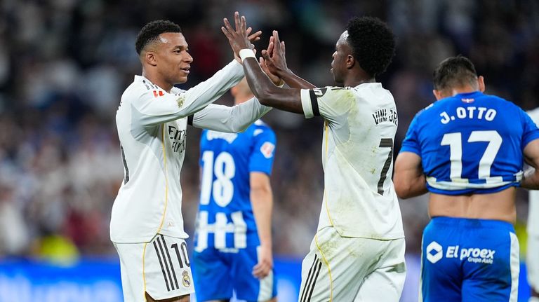 El Real Madrid cumple ante el Alavés (2-1) entre la tensión del Bernabéu
