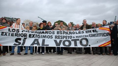 Manifestación en favor del voto de los emigrantes en Buenos Aires