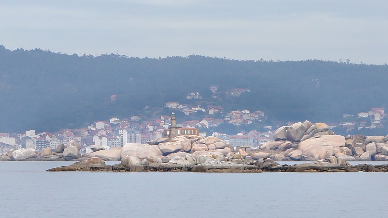 Una travesa entre las ras de Pontevedra y Arousa.Trripulantes de Navega el Camino en el puerto de Marina Corua