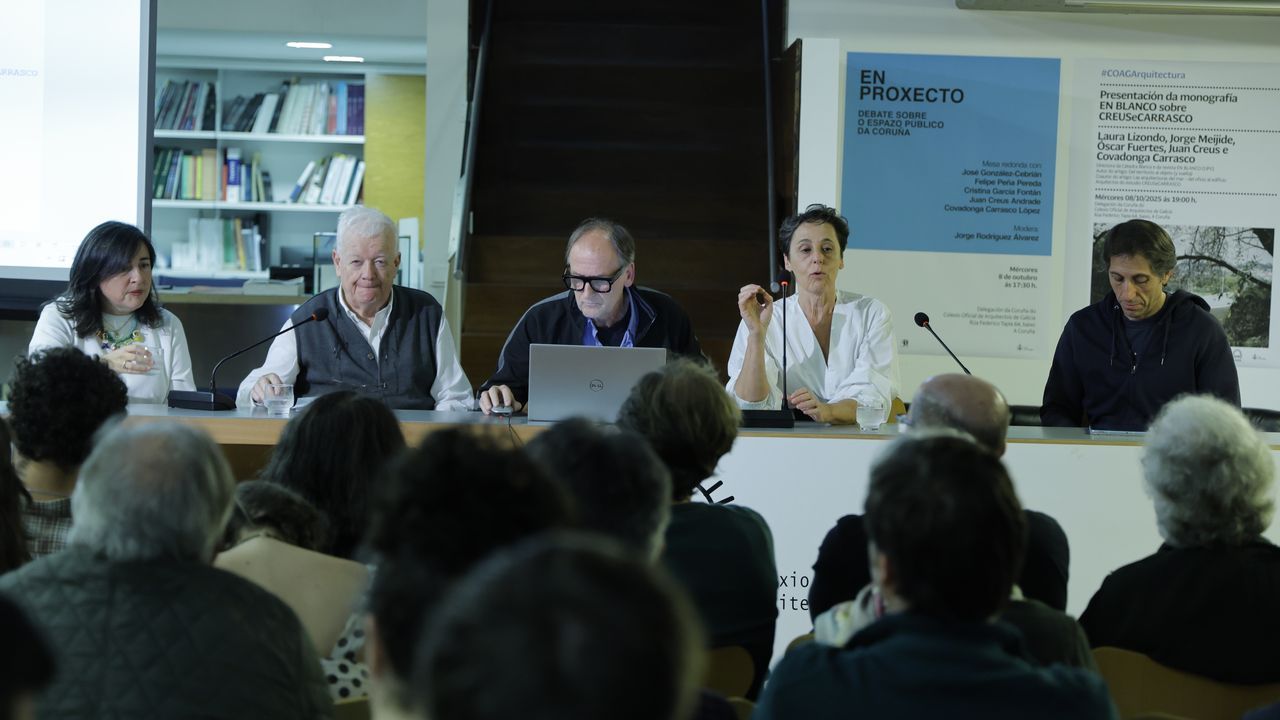 palomera.De izquierda a derecha, los arquitectos Cristina García Fontán, Felipe Peña, Juan Creus, Covadonga Carrasco y Jorge Rodríguez, en un foro sobre espacio público celebrado ayer en la sede del COAG