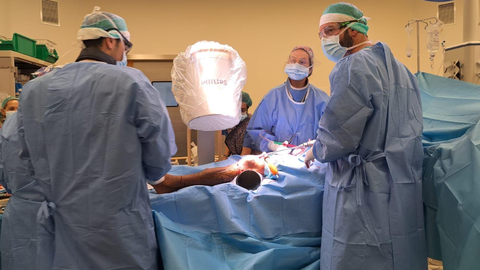 Varios profesionales del HUCA operaron a Princio de la pierna y evitaron su amputaci�n