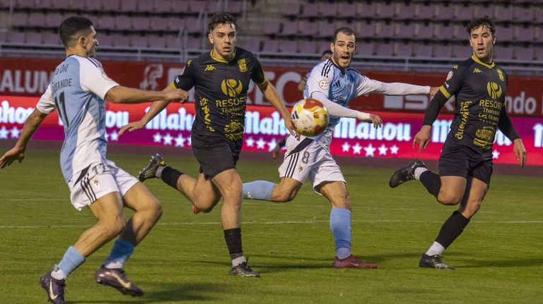 Tres chispazos elevan al Compostela ante el Viveiro (3-1)