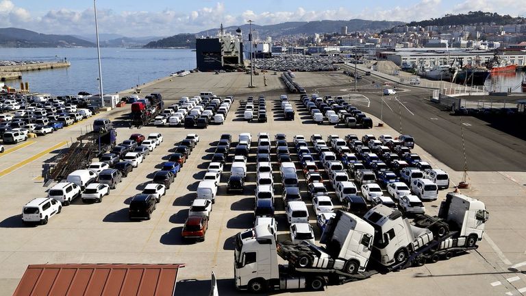 El Puerto de Vigo eleva a Madrid su plan para descargar camiones de pescado en Bouzas