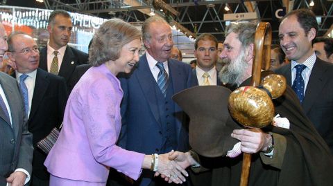 En un acto en Madrid junto a los reyes Juan Carlos y Sofía, Rato y Camps, entre otros.