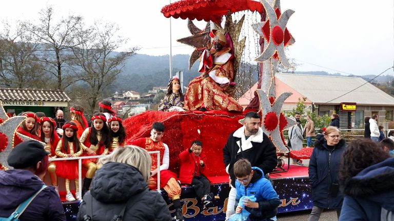 La cabalgata de Mos repartirá 11.000 euros en premios para las carrozas