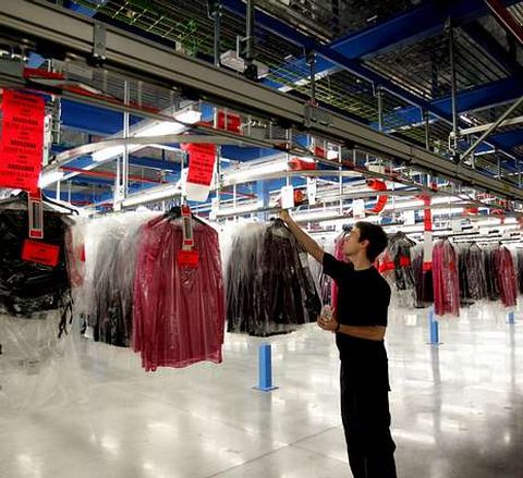 Inditex trabaja en la automatizacin de la entrada de prendas.
