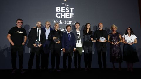 David Muñoz, en el centro junto al alcalde de Madrid, con los otros premiados