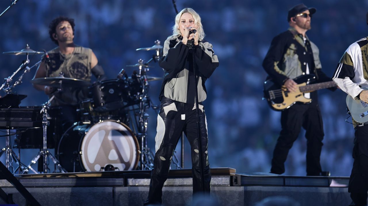 Bembrive.Linkin Park con la cantante Emily Armstrong al frente durante su actuacin en la final de la Champions League de este ao.  