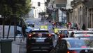 Atasco de tráfico en Ourense por las calles cortadas para las fiestas.