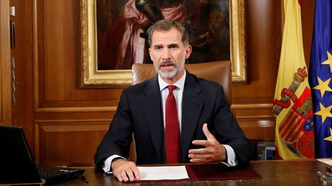 3 de octubre.3 de octubre. El Rey insta a asegurar el orden en Catalua. En un duro discurso, reclama a los poderes de la nacin que restauren el Estado de derecho frente a quienes incumplen la Constitucin y el Estatuto de manera reiterada, consciente y deliberada