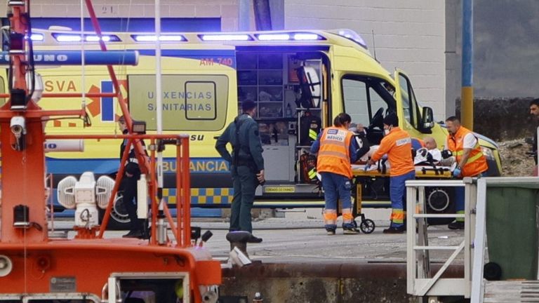 Muere el hombre al que rescataron del mar en Punta Herminia, en A Coruña